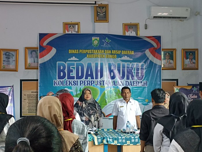 Siswa MTsN 2 Bungo Ikuti Bimtek Bedah Buku di Perpustakaan Daerah