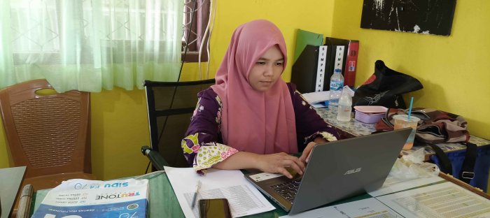 Ibuk Devi Devia Koordinasikan Pengisian Zona Integritas di MTsN 2 Bungo