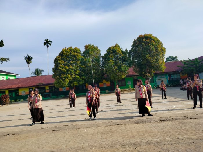 Latihan Dance Semaphore Pramuka MTsN 2 Bungo Tingkatkan Kekompakan