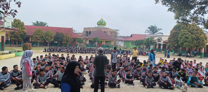 MTsN 2 Bungo Gelar Razia Rambut Siswa Laki-laki MTsN 2 Bungo Gelar Razia Rambut Siswa Laki-laki