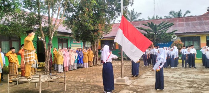 MTsN 2 Bungo Gelar Upacara Bendera Awal Semester Genap