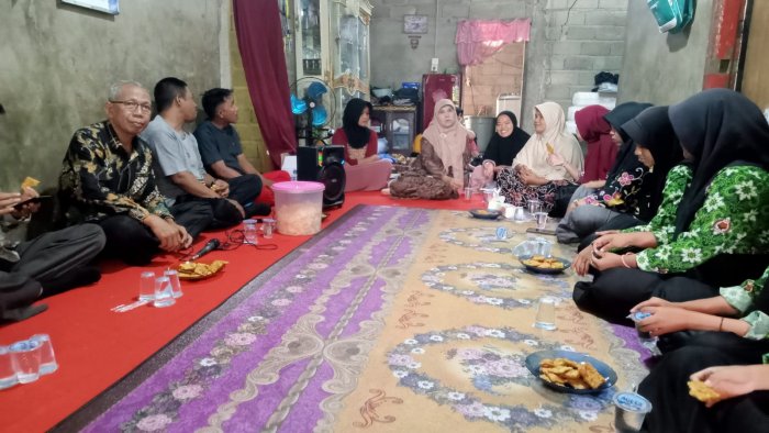 Wujudkan Kepedulian, Keluarga Besar MTsN 2 Bungo Gelar Takziah ke Kediaman Siswa Wujudkan Kepedulian, Keluarga Besar MTsN 2 Bungo Gelar Takziah ke Kediaman Siswa