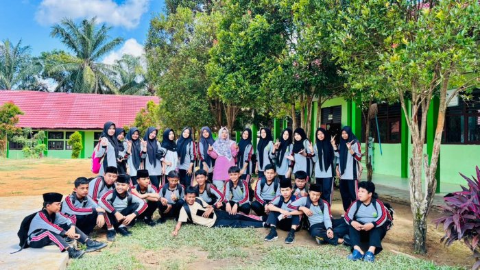 Bangun Optimisme Jelang Ujian Semester Genap, Kelas VIII E MTsN 2 Bungo Gelar Foto Bersama dan Doa Sukses Mulia