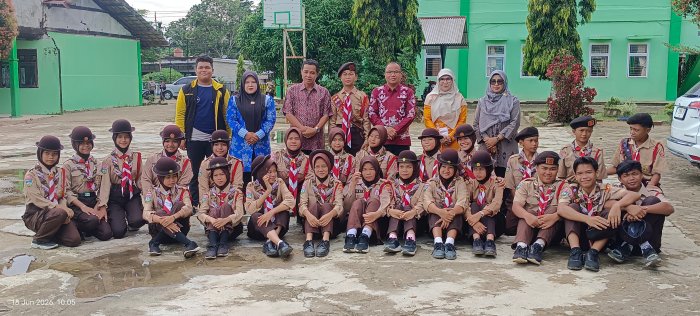 Penuh Haru dan Bangga, MTsN 2 Bungo Lepas Kontingen JAMDA dengan Foto Bersama Kepala Madrasah