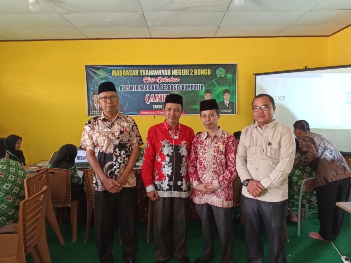 Kepala Kemenag Kabupaten Bungo Tinjau Langsung Pelaksanaan ANBK di MTsN 2 Bungo