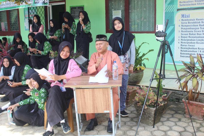 Semangat Juri dan Panitia Warnai Lomba Sambung Lagu Class Meeting MTsN 2 Bungo