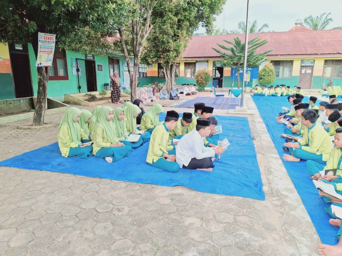Yasinan Bersama Awali Kegiatan Isra Miraj di MTsN 2 Bungo