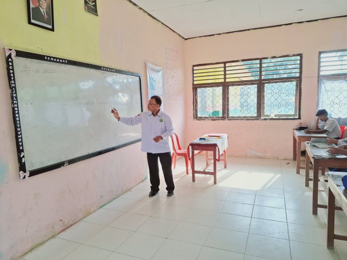Kelas IX D MTsN 2 Bungo Latihan Menulis Esai