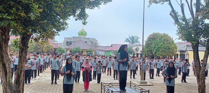 Tingkatkan Kebugaran, Keluarga Besar MTsN 2 Bungo Gelar Senam Sehat Bersama Tingkatkan Kebugaran, Keluarga Besar MTsN 2 Bungo Gelar Senam Sehat Bersama