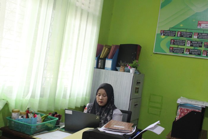 Kejar Target Laporan, ASN MTsN 2 Bungo Kompak Selesaikan E-Kinerja dan Penilaian