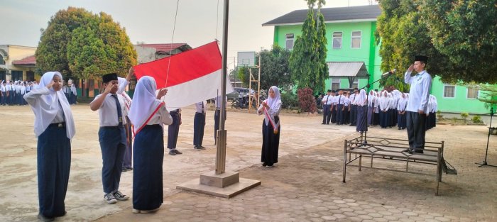 Semangat Nasionalisme Terpancar, Pramuka MTsN 2 Bungo Tampil Memukau di Upacara Bendera Semangat Nasionalisme Terpancar, Pramuka MTsN 2 Bungo Tampil Memukau di Upacara Bendera
