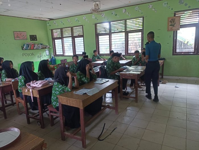 SPAN Padang Kenalkan Dunia Penerbangan kepada Siswa MTsN 2 Bungo