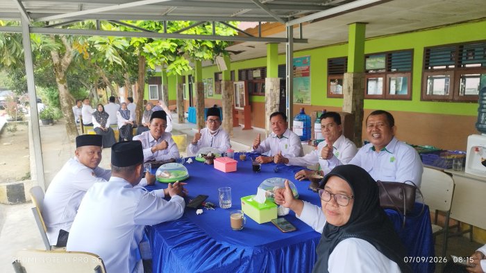 Kepala MTsN 2 Bungo Hadiri Pembukaan OMI di MTsN 1