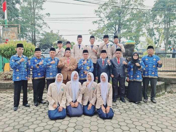 MTsN 2 Bungo Sukses Jalankan Tugas pada Upacara HUT RI ke-81 di Kantor Kemenag Kabupaten Bungo