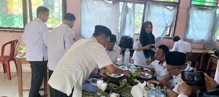 Guru MTsN 2 Bungo Rayakan Kebersamaan Usai Praktik Memasak
