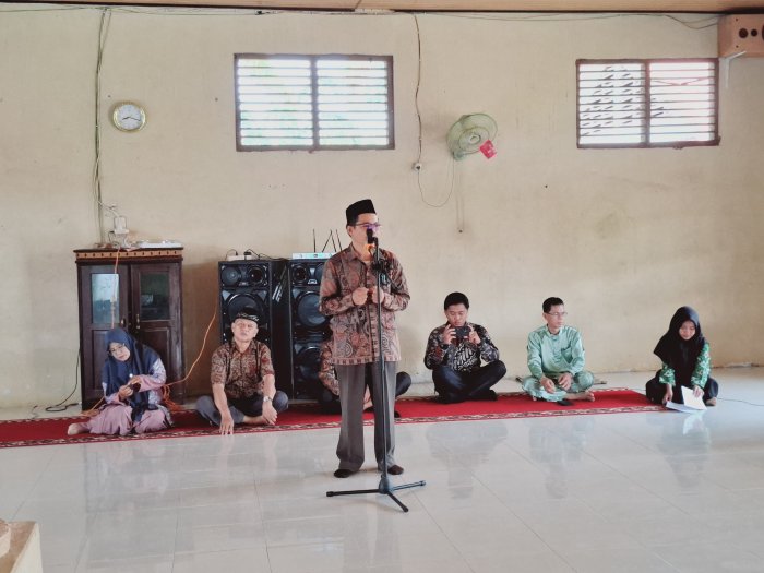 Bapak Ruslan Paparkan Kriteria Penilaian Lomba Pidato MTsN 2 Bungo