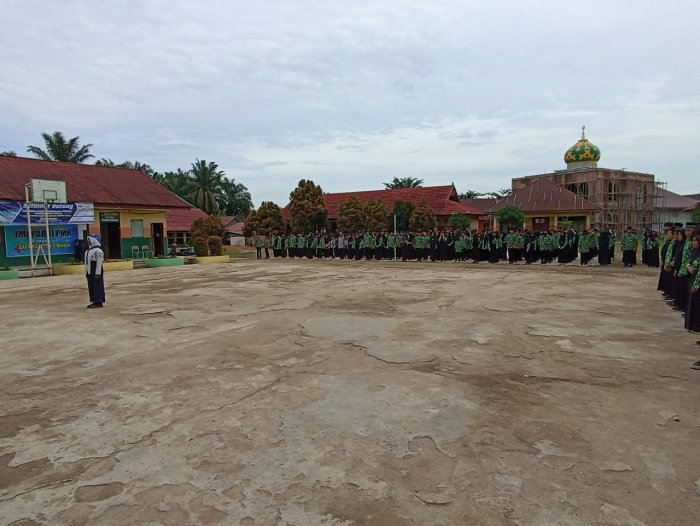 Upacara pelantikan PMR MTsN 2 Bungo