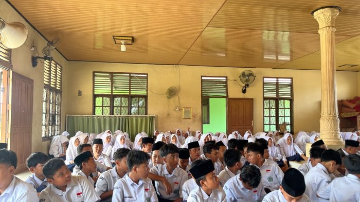 Matangkan Persiapan, OSIM MTsN 2 Bungo Gelar Sosialisasi Cabang Lomba Class Meeting di Musholla Matangkan Persiapan, OSIM MTsN 2 Bungo Gelar Sosialisasi Cabang Lomba Class Meeting di Musholla