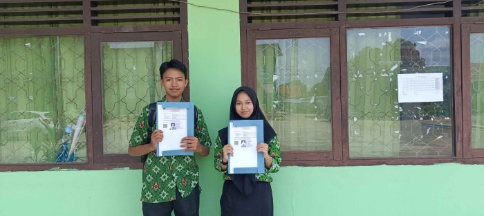 Resmi Tamat, Alumni Muda MTsN 2 Bungo Antusias Terima SKL untuk Syarat Daftar Sekolah Lanjutan