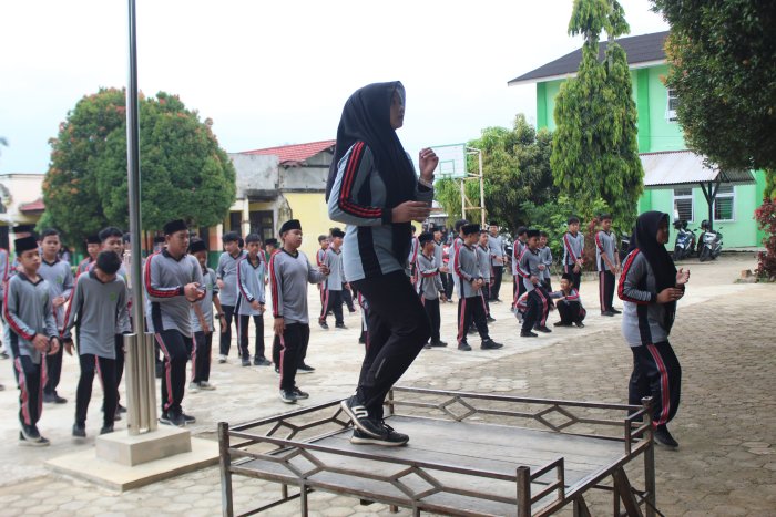 Kembali Bugar  MTsN 2 Bungo Gelar Senam Sehat Perdana Pasca Libur Panjang Lebaran