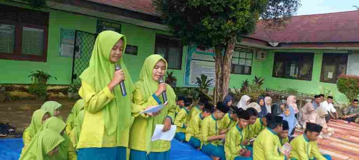 Kultum Jumat MTsN 2 Bungo: Siswa Kelas VIII D Ajak Jamaah Istiqomah dalam Amal Kebaikan