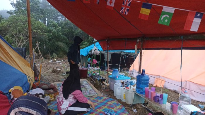 Anggota Pramuka MTsN 2 Bungo Gelar Piket Bersih Tenda Anggota Pramuka MTsN 2 Bungo Gelar Piket Bersih Tenda