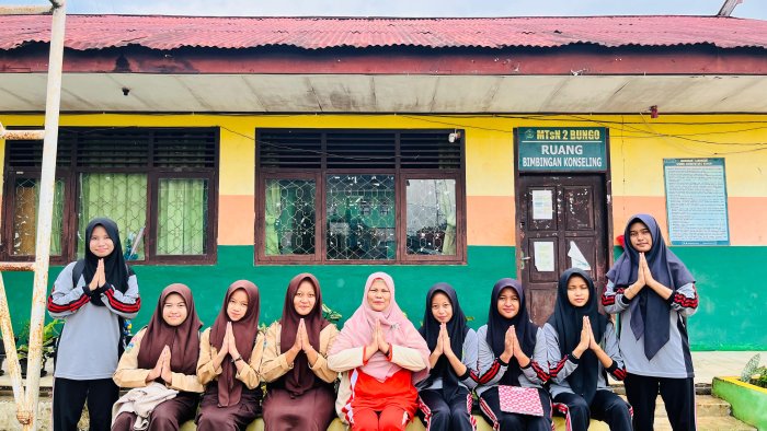 Sambut Hari Kemenangan, Anggota PMR MTsN 2 Bungo Sampaikan Ucapan Maaf Lahir Batin Sambut Hari Kemenangan, Anggota PMR MTsN 2 Bungo Sampaikan Ucapan Maaf Lahir Batin