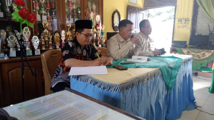 Madrasah Bahas dan Terima Laporan Kegiatan dalam Rapat Resmi Madrasah Bahas dan Terima Laporan Kegiatan dalam Rapat Resmi