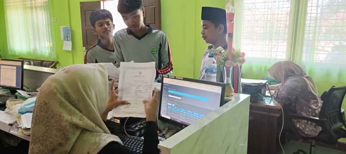 Akurasi Data Siswa Jadi Prioritas, Operator MTsN 2 Bungo Berhasil Tuntaskan Sinkronisasi EMIS Akurasi Data Siswa Jadi Prioritas, Operator MTsN 2 Bungo Berhasil Tuntaskan Sinkronisasi EMIS