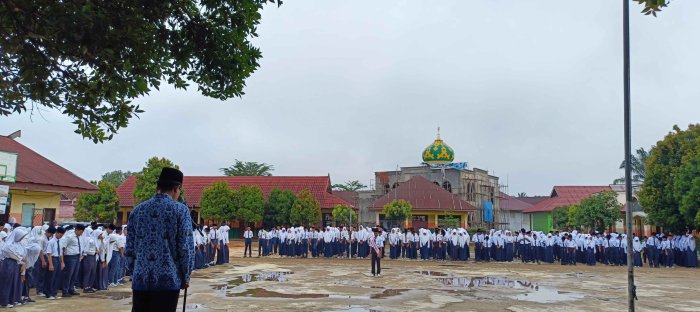Kelas VII F Tunjukkan Performa Terbaik sebagai Petugas Upacara Senin Kelas VII F Tunjukkan Performa Terbaik sebagai Petugas Upacara Senin