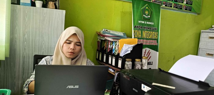 Kawal Kesejahteraan Pendidik, Operator SIMPATIKA Rampungkan Berkas Tunjangan Fungsional Guru