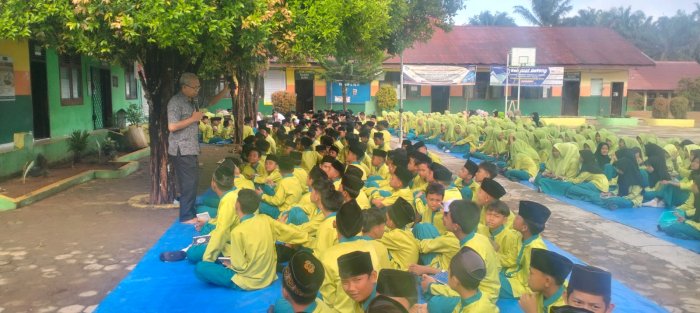 Bangun Karakter Religius, Siswa MTsN 2 Bungo Laksanakan Yasinan Bersama