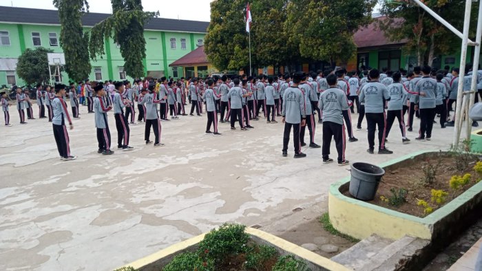 Senam Sehat Rutin Meriahkan Sabtu Pagi di MTsN 2 Bungo