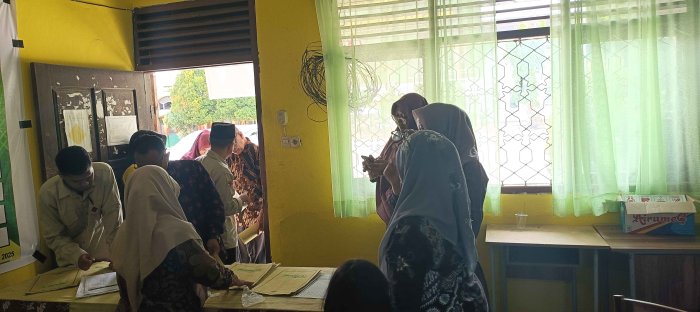 Tertib dan Tepat Waktu, Pengawas Ujian Siap Jalankan Tugas dengan Penuh Dedikasi