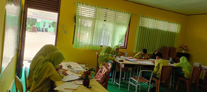 Siswa Antusias Persiapkan OMI, Belajar Bersama di Ruang Multimedia