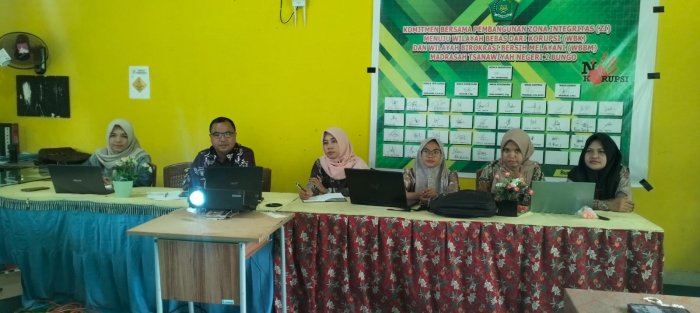 Tim ZI MTsN 2 Bungo Lakukan Persiapan Finalisasi Pengisian Data Dukung Penilaian Zona Integritas