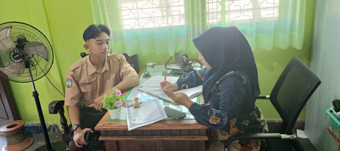 Pengambilan Ijazah MTsN 2 Bungo Berlangsung Tertib