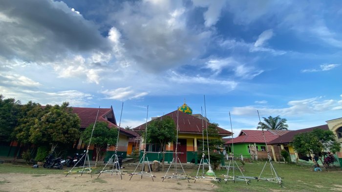 Siswa MTsN 2 Bungo Berhasil Taklukkan Tantangan Pionering: Menara Bendera 10 Tongkat Berdiri Kokoh Siswa MTsN 2 Bungo Berhasil Taklukkan Tantangan Pionering: Menara Bendera 10 Tongkat Berdiri Kokoh