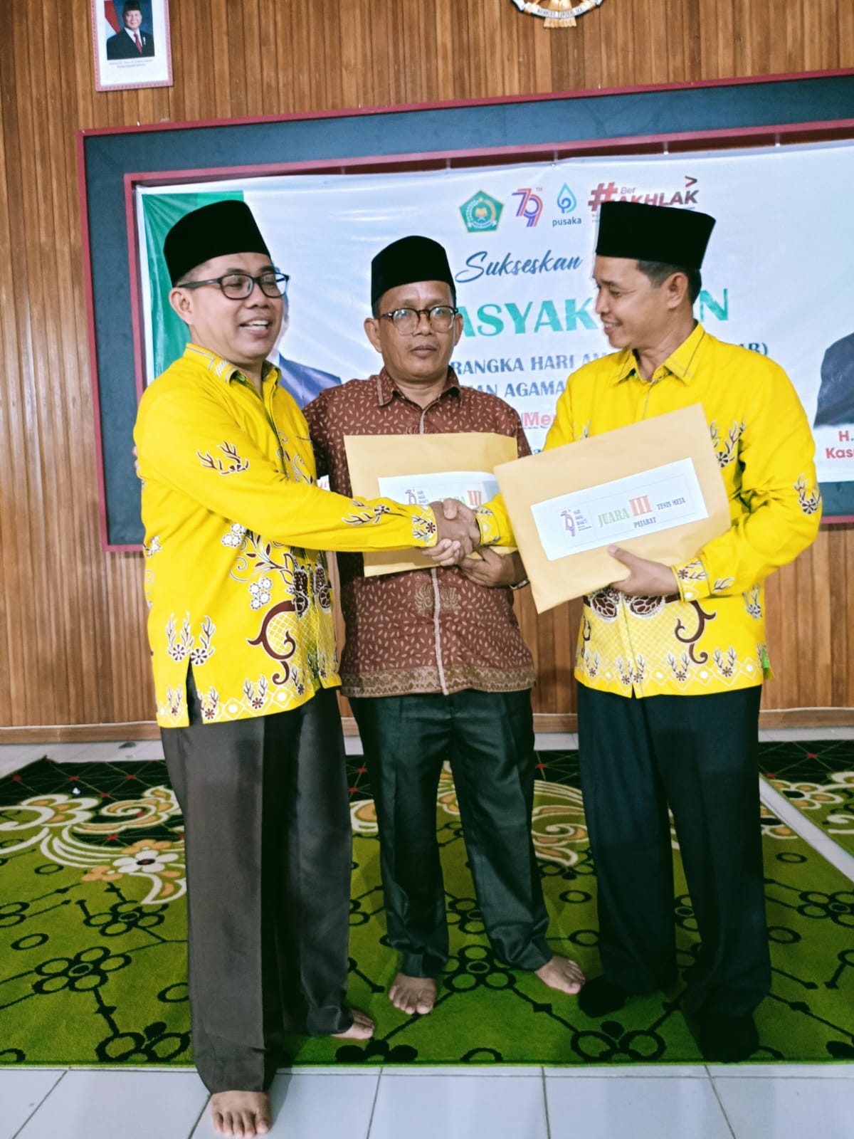 ALHAMDULILLAH MTsN 2 BUNGO BORONG HADIAH DLAM BERBAGAI CABANG LOMBA DALAM MEMERIAHKAN HAB 