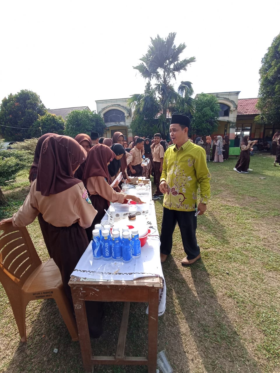 SUASANAERIAH BAZAR JAJANAN TAHUNAN DI MTsN 2 BUNGO 