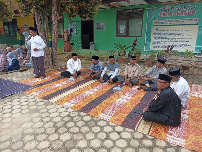 MTsN 2 Bungo Gelar Peringatan Isra Miraj di Lapangan Madrasah