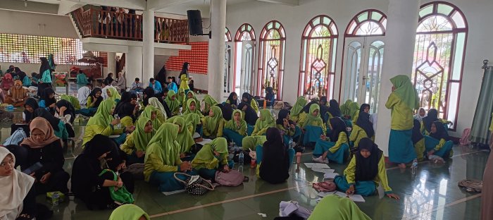 Siswa MTsN 2 Bungo Meriahkan Tabligh Akbar Maulid Nabi Siswa MTsN 2 Bungo Meriahkan Tabligh Akbar Maulid Nabi