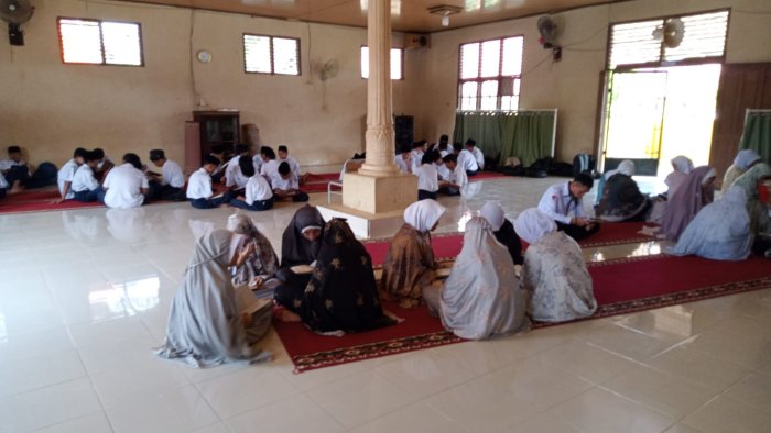 MTsN 2 Bungo Semarakkan Ramadhan: Siswa Kelas VII Khatamkan 30 Juz Setiap Hari