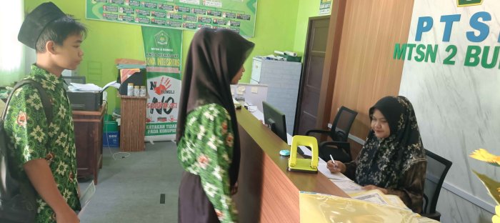 Persiapan Masuk Sekolah, Siswa Kelas VIII dan IX MTsN 2 Bungo Lakukan Daftar Ulang Hari Ini