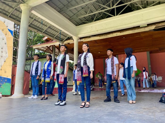 MTsN 2 Bungo Tampilkan Aksi Memukau di Gladi Festival Batik