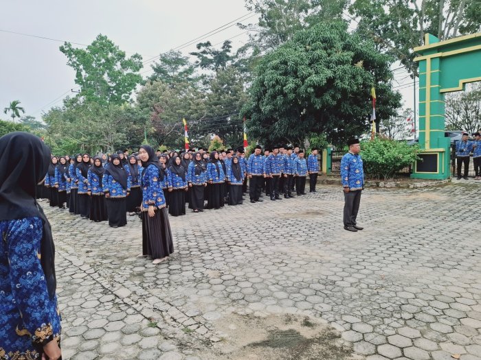Petugas MTsN 2 Bungo Sukses Jalankan Tugas pada Upacara Bendera HUT RI ke-81