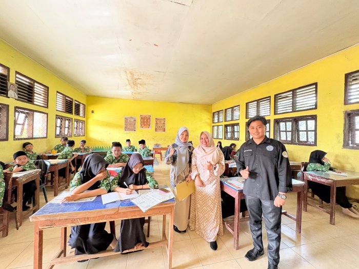 Mahasiswa UMMUBA, Jalani Ujian Praktik Mengajar TIK Disupervisi Dosen dan Guru Pamong