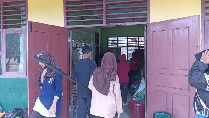 Anggota Pramuka MTsN 2 Bungo Rapikan Peralatan Usai Jambore