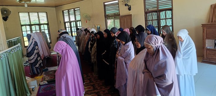 MTsN 2 Bungo Rutin Gelar Shalat Berjamaah untuk Siswa