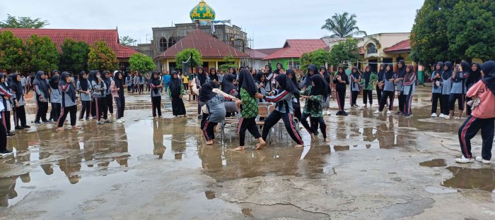 Lomba Joget Kursi Antar Kelas Meriahkan Class Meeting